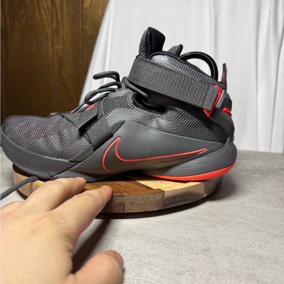 Nike Mens LeBron Soldier 9 Premium 749490-008 black Sneaker Shoes Size 10.5 - Picture 1 of 7